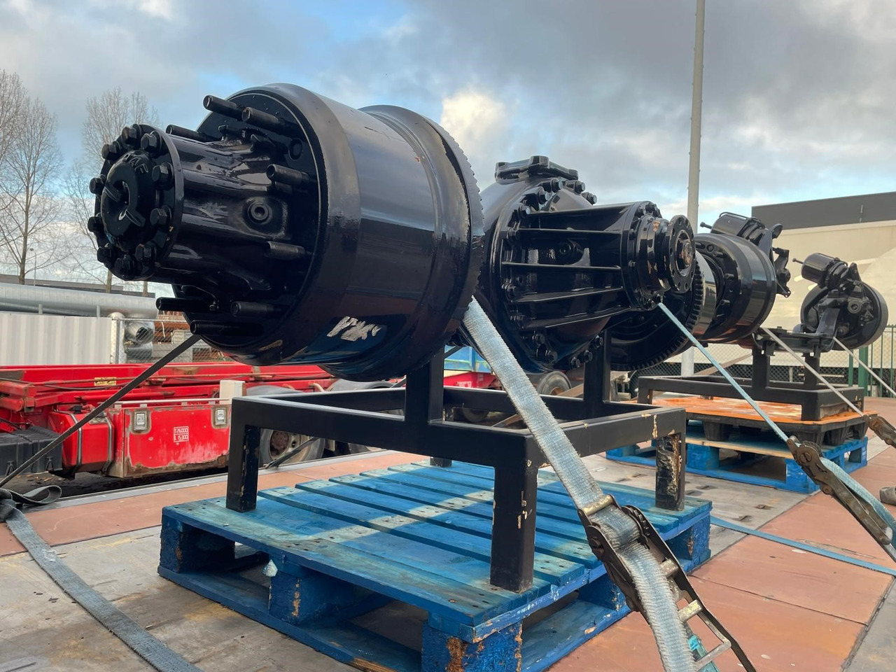 DAF vooras + achteras aandrijfas voor DAF 85/95 vrachtwagen - Essieu et pièces pour Camion: photos 2 DAF vooras + achteras aandrijfas voor DAF 85/95 vrachtwagen - Essieu et pièces pour Camion: photos 2