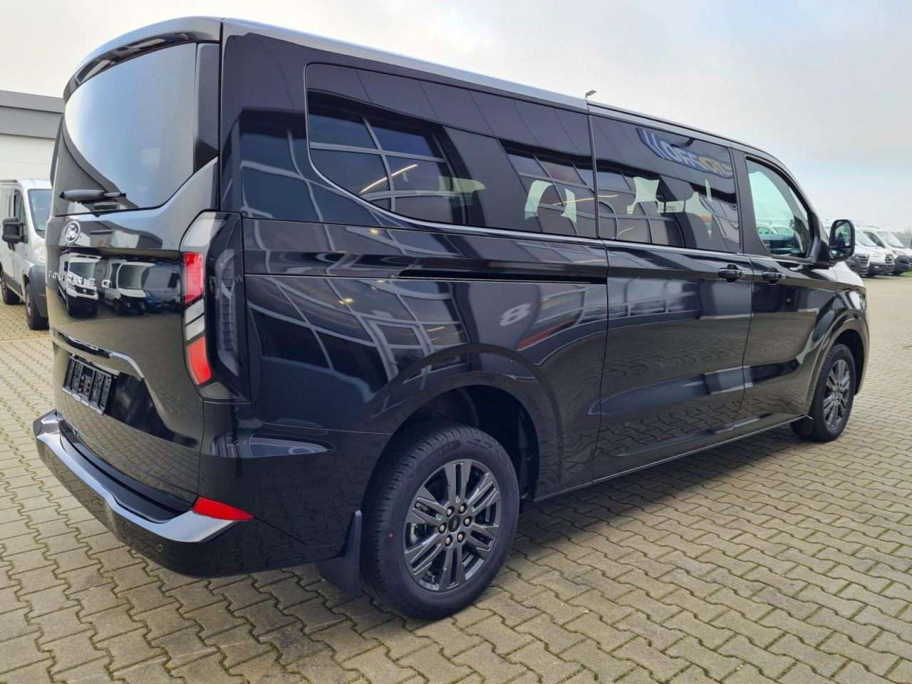 Ford Tourneo Custom 320 L2 Titanium 9 Sitze STANDHZ - Transport de personnes: photos 4 Ford Tourneo Custom 320 L2 Titanium 9 Sitze STANDHZ - Transport de personnes: photos 4