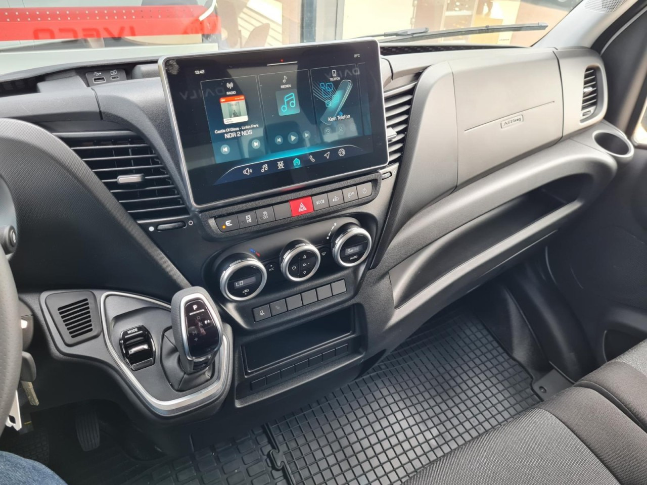 Fourgon grand volume Iveco DAILY 35S18 Koffer Automatik ALU KAMERA NAVI TEMPOMAT: photos 12 Fourgon grand volume Iveco DAILY 35S18 Koffer Automatik ALU KAMERA NAVI TEMPOMAT: photos 12