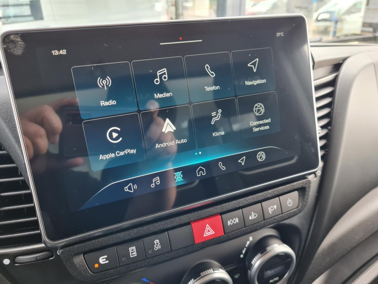 Fourgon grand volume Iveco DAILY 35S18 Koffer Automatik ALU KAMERA NAVI TEMPOMAT: photos 17 Fourgon grand volume Iveco DAILY 35S18 Koffer Automatik ALU KAMERA NAVI TEMPOMAT: photos 17