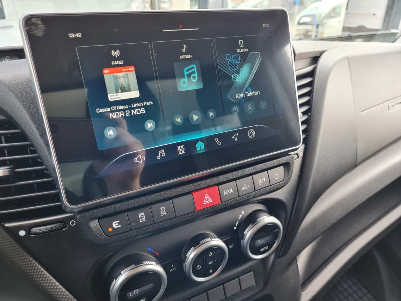 Fourgon grand volume Iveco DAILY 35S18 Koffer Automatik ALU KAMERA NAVI TEMPOMAT: photos 15 Fourgon grand volume Iveco DAILY 35S18 Koffer Automatik ALU KAMERA NAVI TEMPOMAT: photos 15