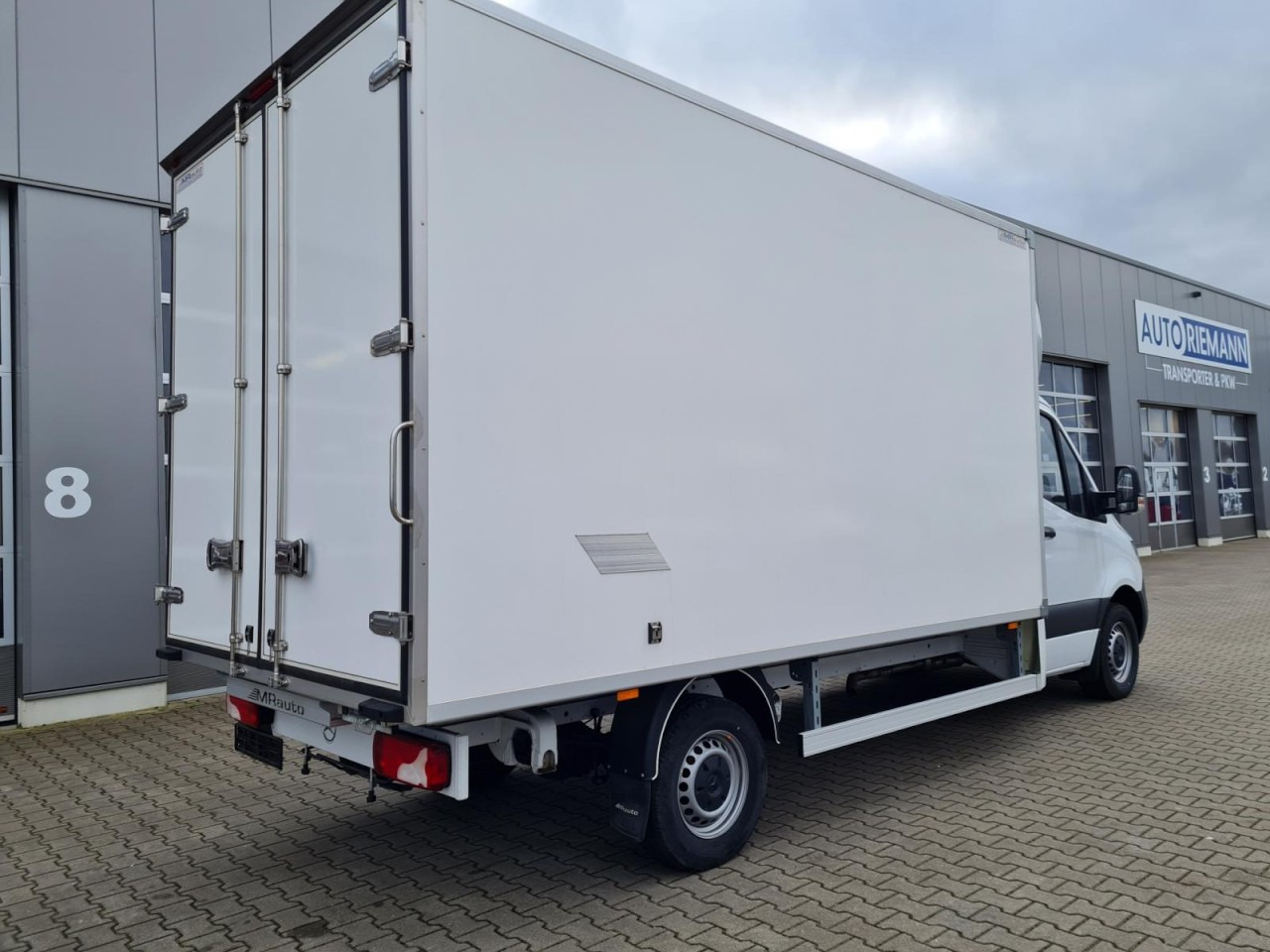 Mercedes-Benz Sprinter 315 Koffer lang MBux KLIMA NAVI TEMPOMAT - Fourgon grand volume: photos 4 Mercedes-Benz Sprinter 315 Koffer lang MBux KLIMA NAVI TEMPOMAT - Fourgon grand volume: photos 4