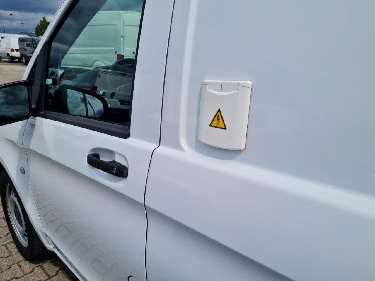 Utilitaire frigorifique Mercedes-Benz Vito 116 Cdi Kühlkasten Stand + Fahrkühl. lang: photos 25