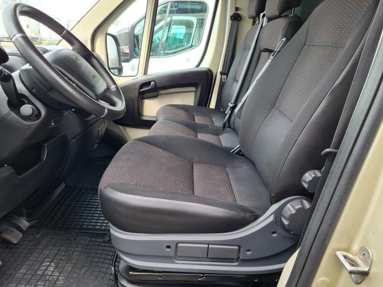 Utilitaire plateau baché Peugeot Boxer Pritsche L4 Schiebe Plane Schlafkab Luftfe: photos 23