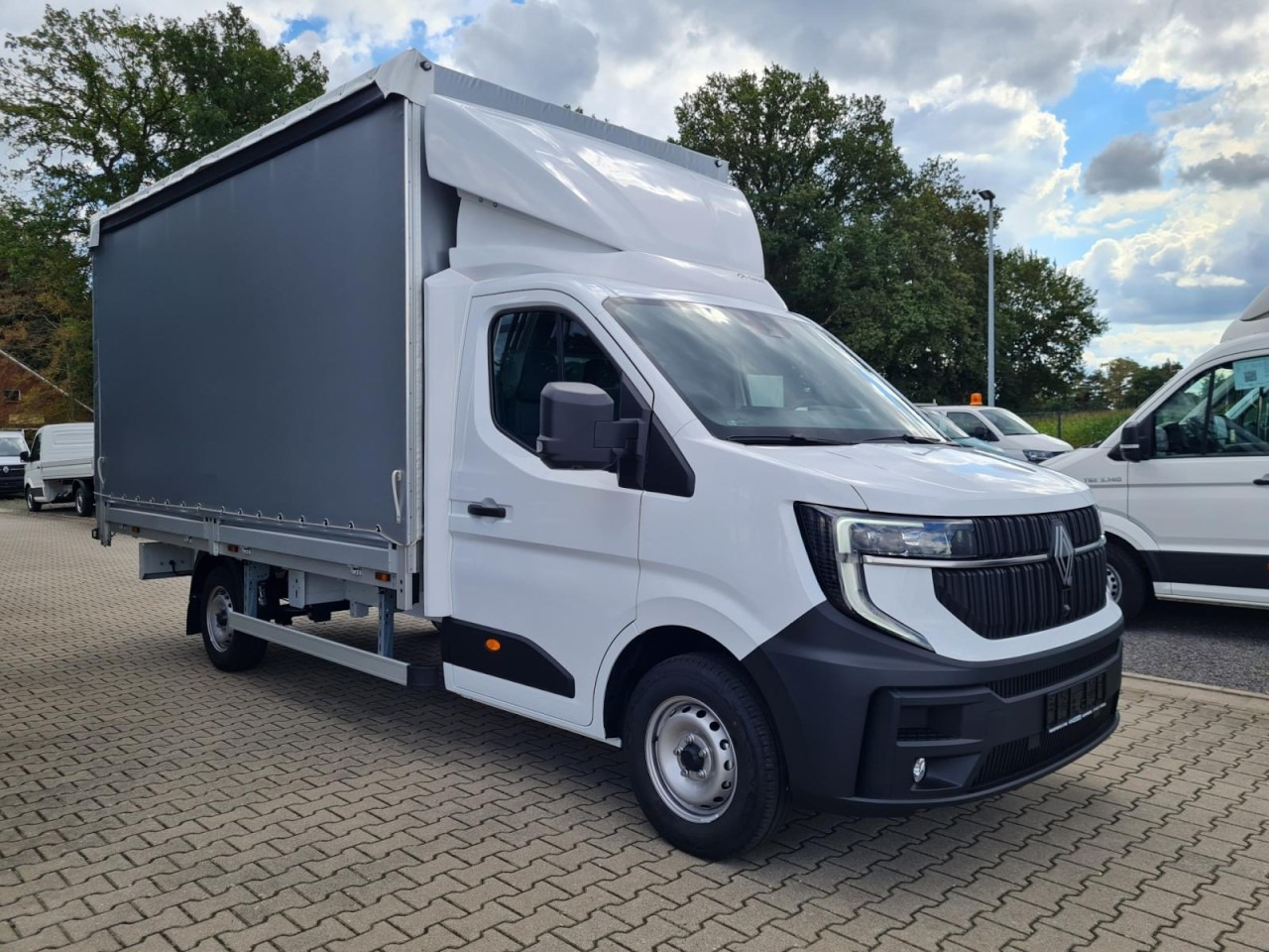 Renault Master 35 Pritsche Schiebe Plane KLIMA TEMPOMAT - Utilitaire plateau baché: photos 4 Renault Master 35 Pritsche Schiebe Plane KLIMA TEMPOMAT - Utilitaire plateau baché: photos 4