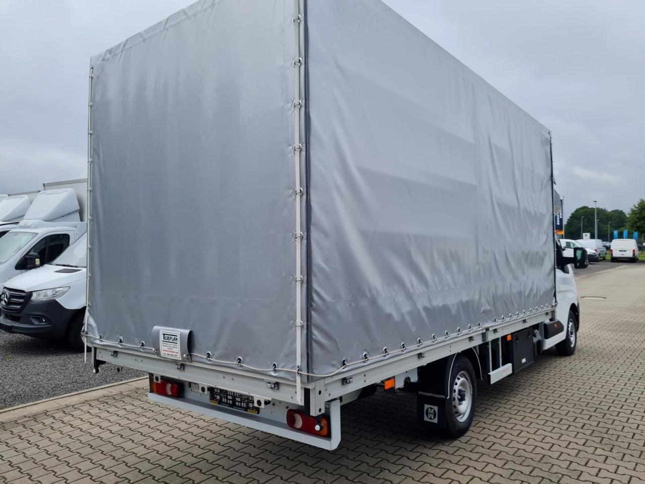 Renault Master 35 Pritsche Schiebe Plane Schlafkab 10 PAL LUFTFEDER - Utilitaire plateau baché: photos 4 Renault Master 35 Pritsche Schiebe Plane Schlafkab 10 PAL LUFTFEDER - Utilitaire plateau baché: photos 4