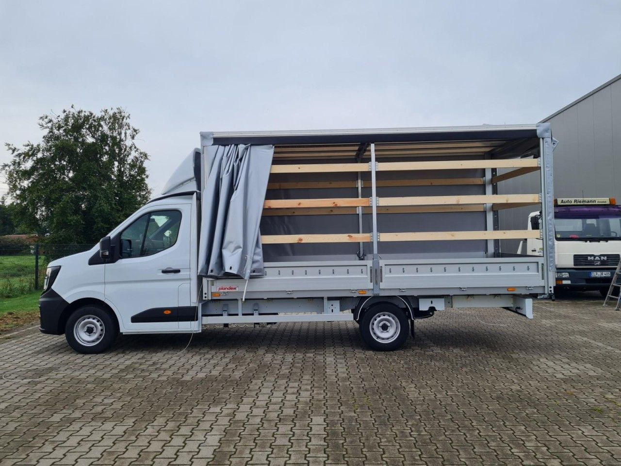 Utilitaire plateau baché Renault Master 35 Pritsche Schiebe Plane dCi 170 10 Pal.: photos 17