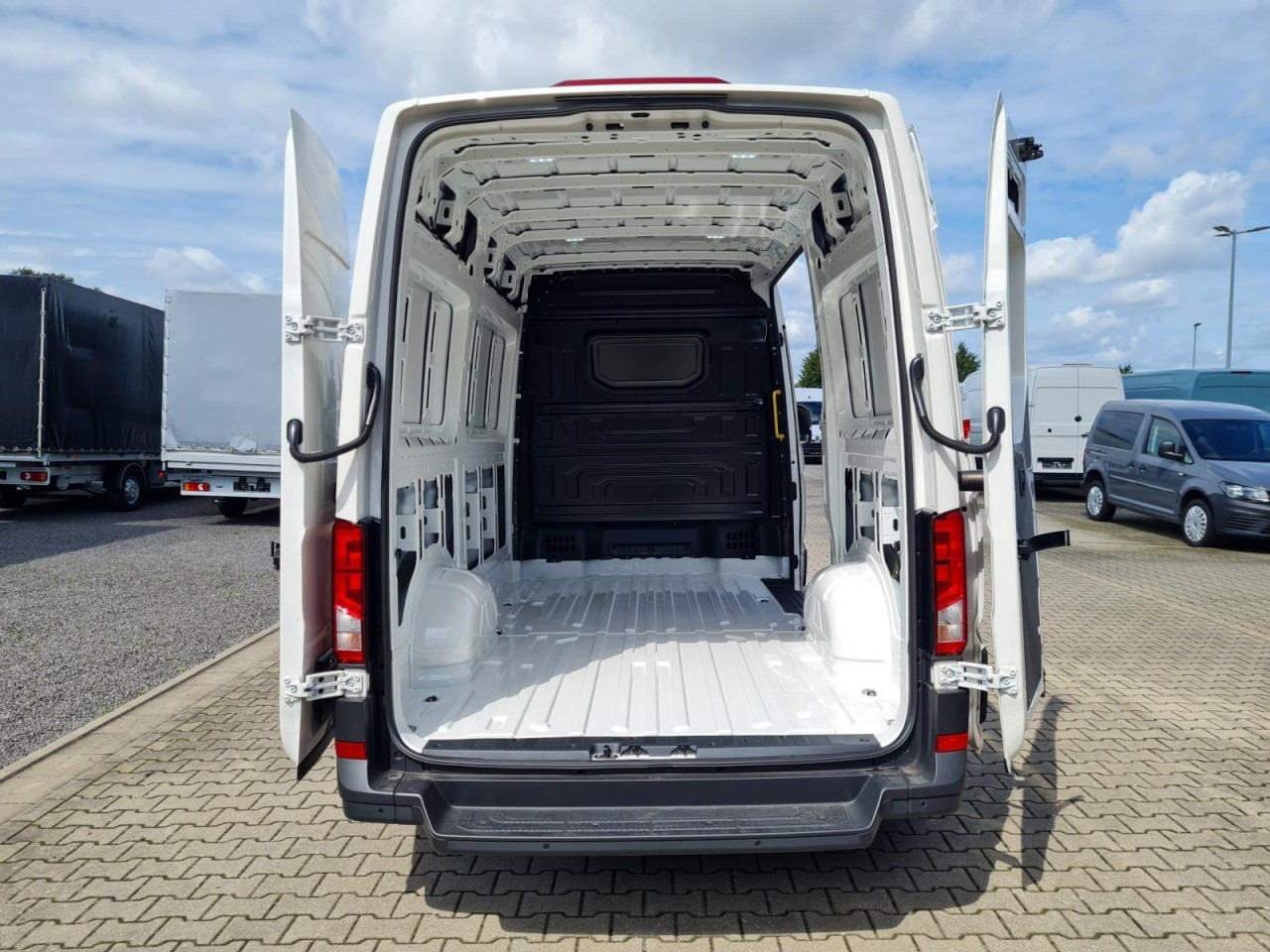 Volkswagen Crafter 35 Kasten MR L3H3 KLIMA KOMFORT PDC TEMPOMAT - Fourgon utilitaire: photos 5 Volkswagen Crafter 35 Kasten MR L3H3 KLIMA KOMFORT PDC TEMPOMAT - Fourgon utilitaire: photos 5