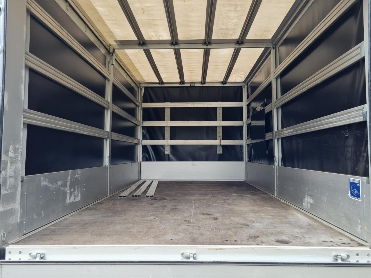 Volkswagen Crafter 35 Pritsche Schlafkabine LED TEMPOMAT - Utilitaire plateau baché: photos 5 Volkswagen Crafter 35 Pritsche Schlafkabine LED TEMPOMAT - Utilitaire plateau baché: photos 5