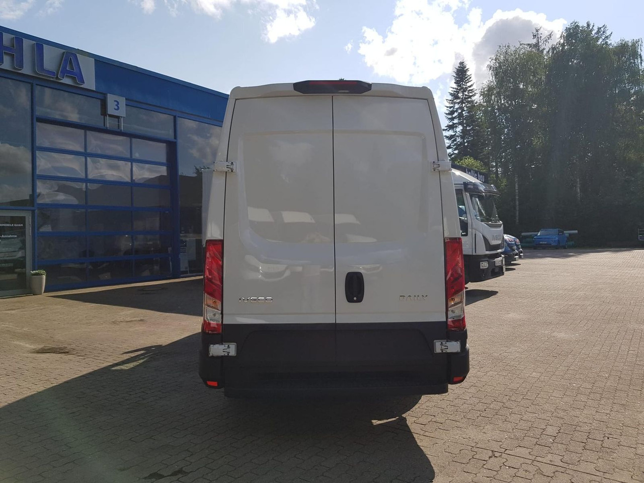 Iveco Daily 35S14A8 V Y mit Rückfahrkamera und Radi... - Fourgon utilitaire: photos 4 Iveco Daily 35S14A8 V Y mit Rückfahrkamera und Radi... - Fourgon utilitaire: photos 4