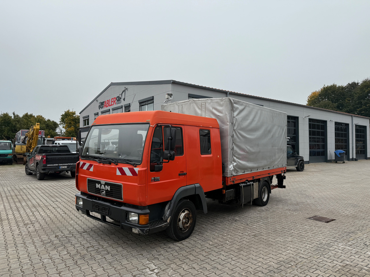 MAN 8.174 Pritsche+Plane+Ladebordwand DOKA L2000 - Camion à rideaux coulissants: photos 2 MAN 8.174 Pritsche+Plane+Ladebordwand DOKA L2000 - Camion à rideaux coulissants: photos 2
