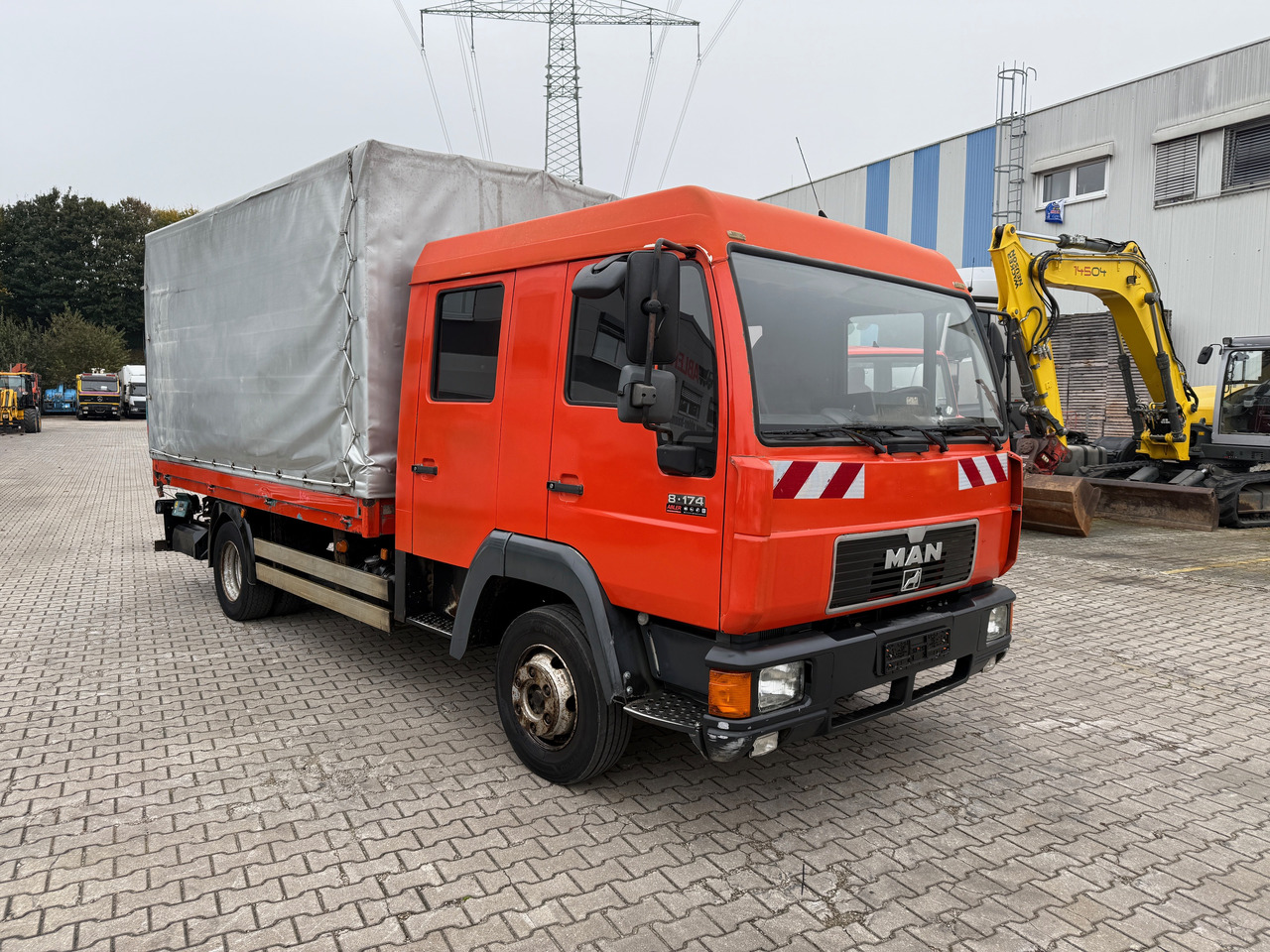 MAN 8.174 Pritsche+Plane+Ladebordwand DOKA L2000 - Camion à rideaux coulissants: photos 3 MAN 8.174 Pritsche+Plane+Ladebordwand DOKA L2000 - Camion à rideaux coulissants: photos 3