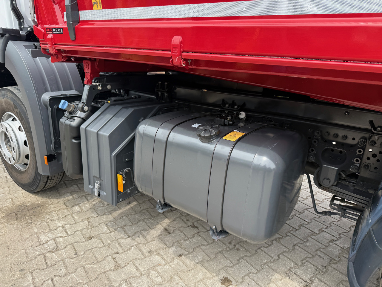 Camion benne Mercedes-Benz 1835 Arocs 3-Seiten-Kipper 4900 km: photos 11