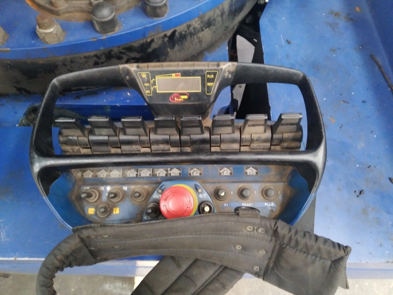 Grúa PM 48 SP - Grue auxiliaire pour Camion: photos 1 Grúa PM 48 SP - Grue auxiliaire pour Camion: photos 1