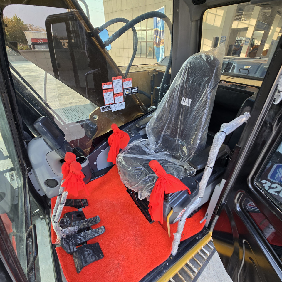 Pelle CATERPILLAR 320D: photos 14