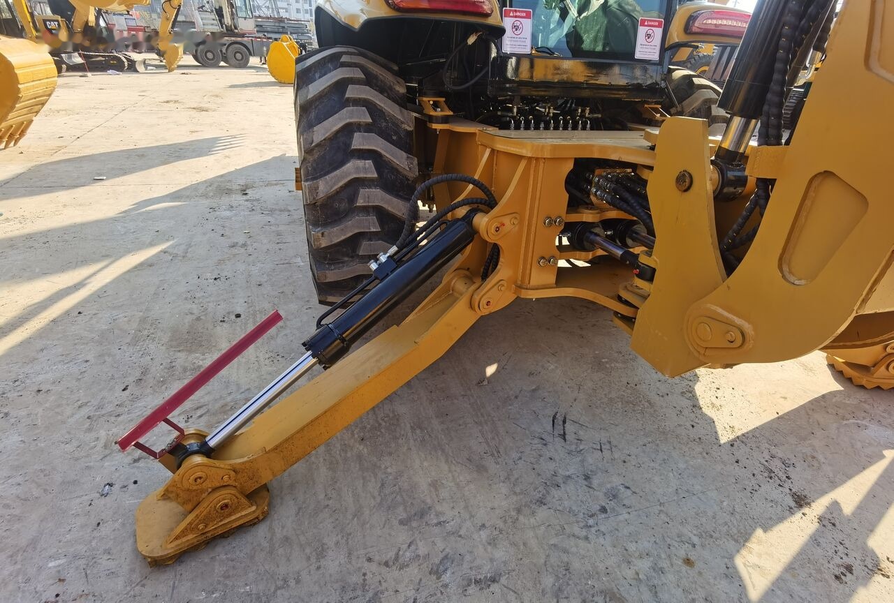 Caterpillar 420F2 - Tractopelle: photos 3 Caterpillar 420F2 - Tractopelle: photos 3