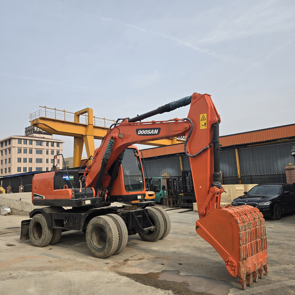 DOOSAN DX150W - Pelle sur pneus: photos 1 DOOSAN DX150W - Pelle sur pneus: photos 1
