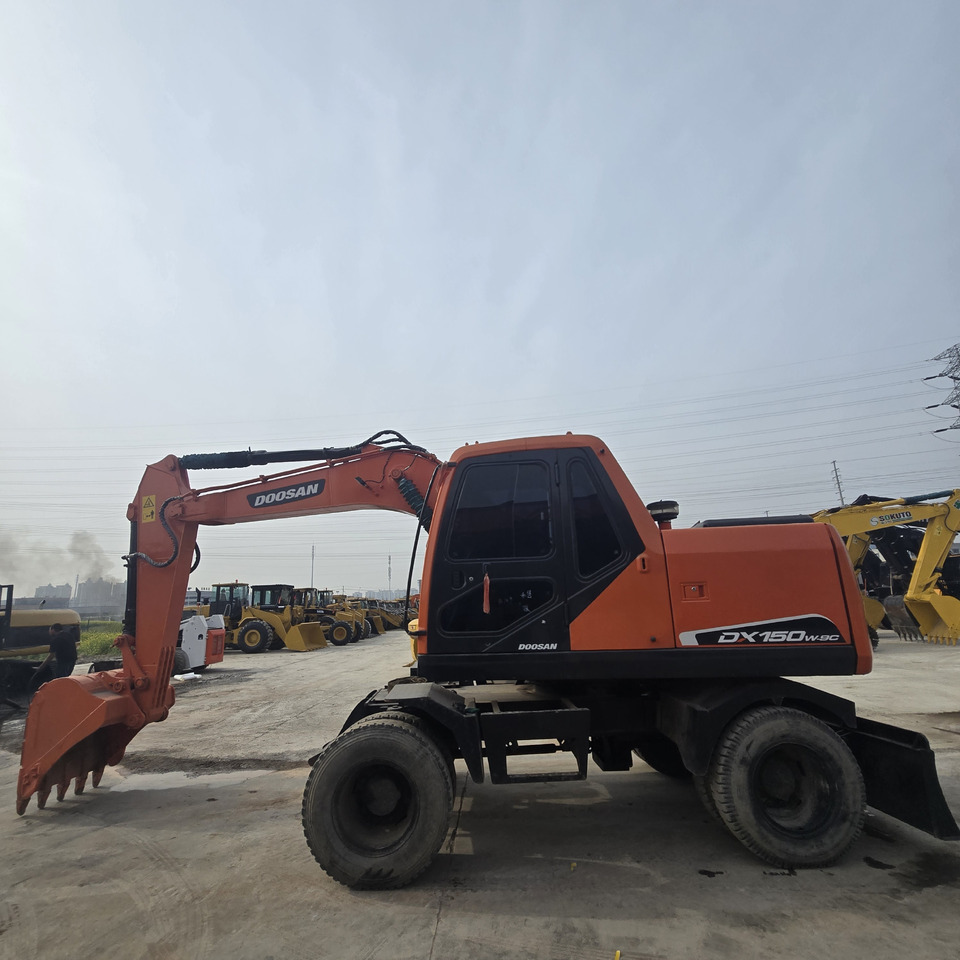 DOOSAN DX150W - Pelle sur pneus: photos 2 DOOSAN DX150W - Pelle sur pneus: photos 2