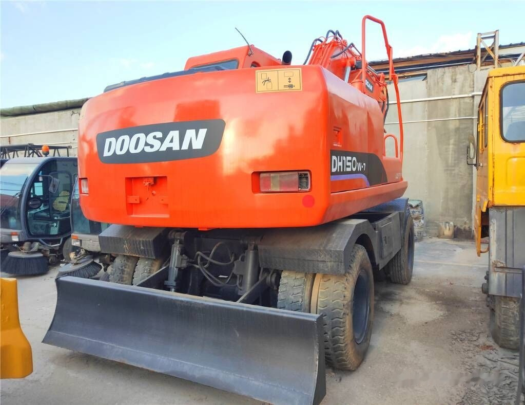 Doosan DH 150 W-7 - Pelle sur pneus: photos 2 Doosan DH 150 W-7 - Pelle sur pneus: photos 2