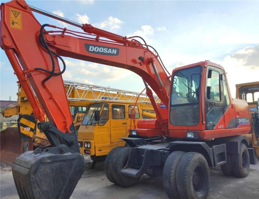 Doosan DH 150 W-7 - Pelle sur pneus: photos 1 Doosan DH 150 W-7 - Pelle sur pneus: photos 1