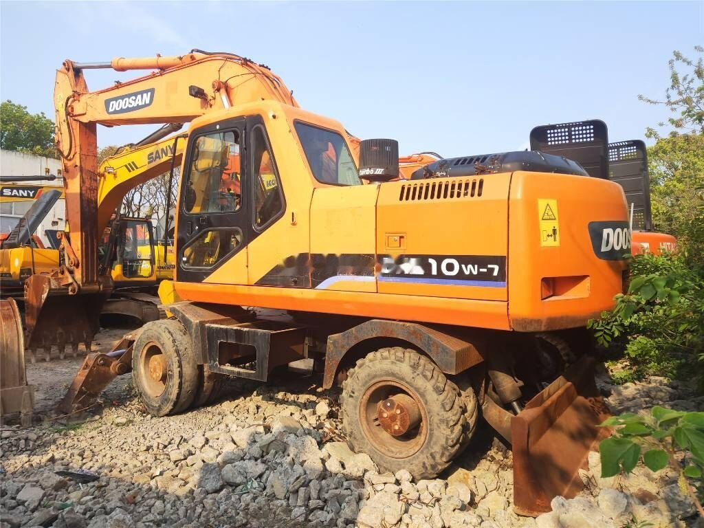 Doosan DH 210 W-7 - Pelle sur pneus: photos 1 Doosan DH 210 W-7 - Pelle sur pneus: photos 1