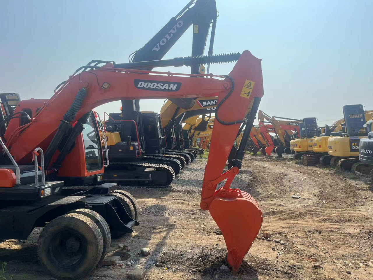 Pelle sur pneus Doosan DX150W-9C: photos 6
