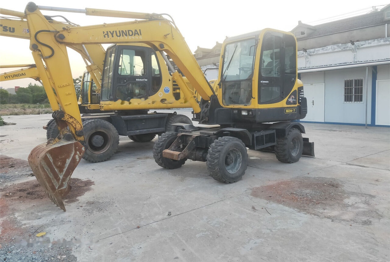 Hyundai R60W-7 - Pelle sur pneus: photos 3 Hyundai R60W-7 - Pelle sur pneus: photos 3