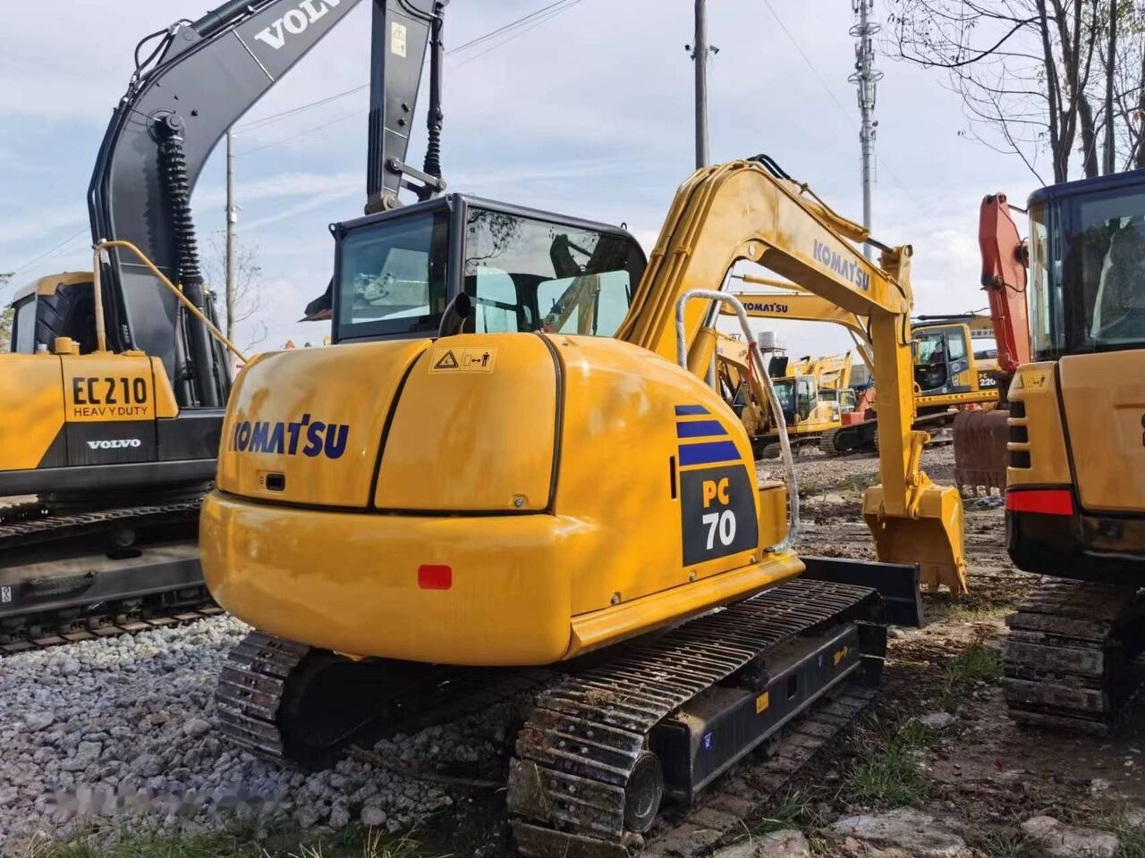 Komatsu PC70-8 - Pelle sur chenille: photos 4 Komatsu PC70-8 - Pelle sur chenille: photos 4
