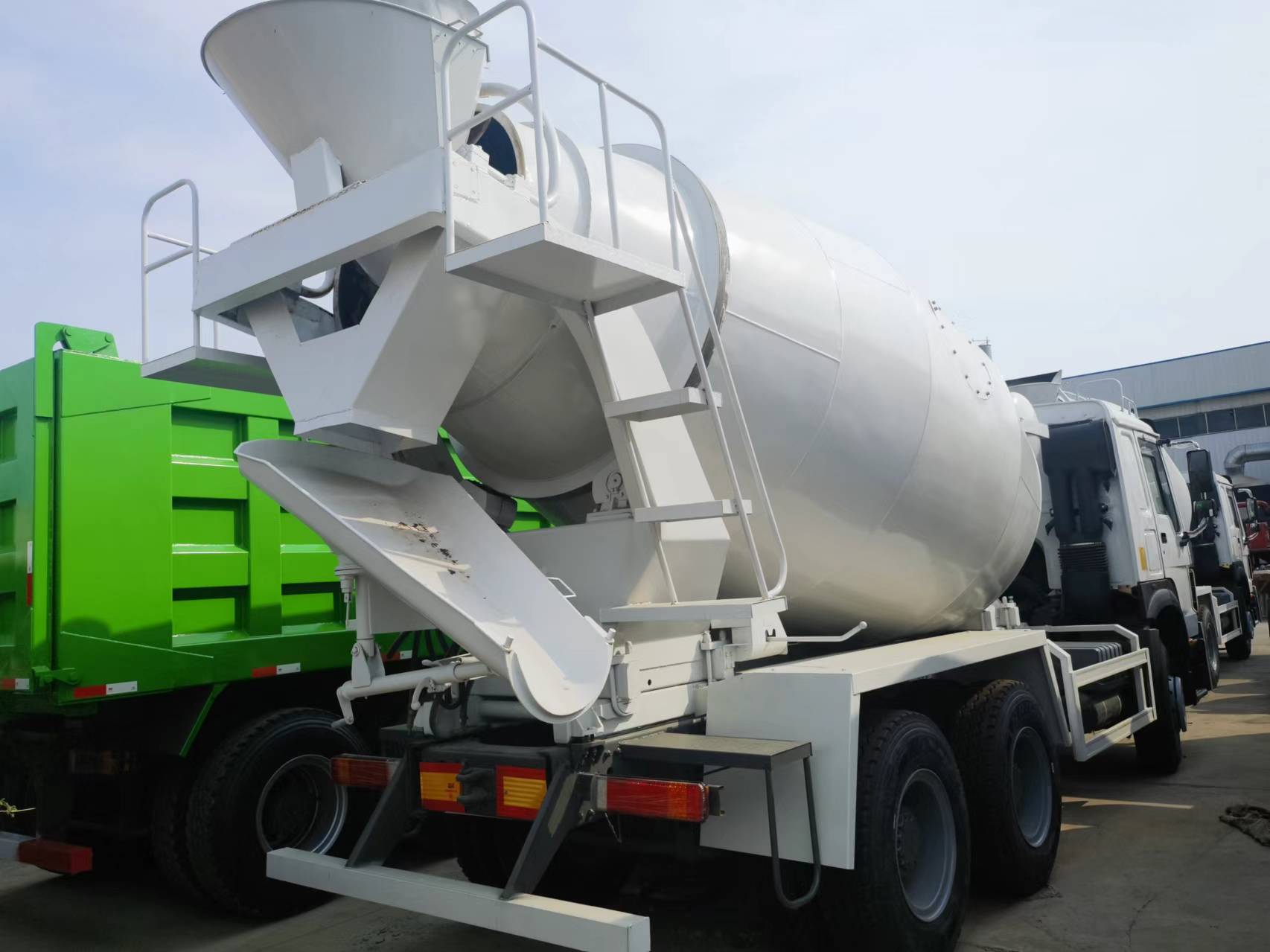 Camion malaxeur Sinotruk HOWO 371 6*4 Concrete mixer truck: photos 7