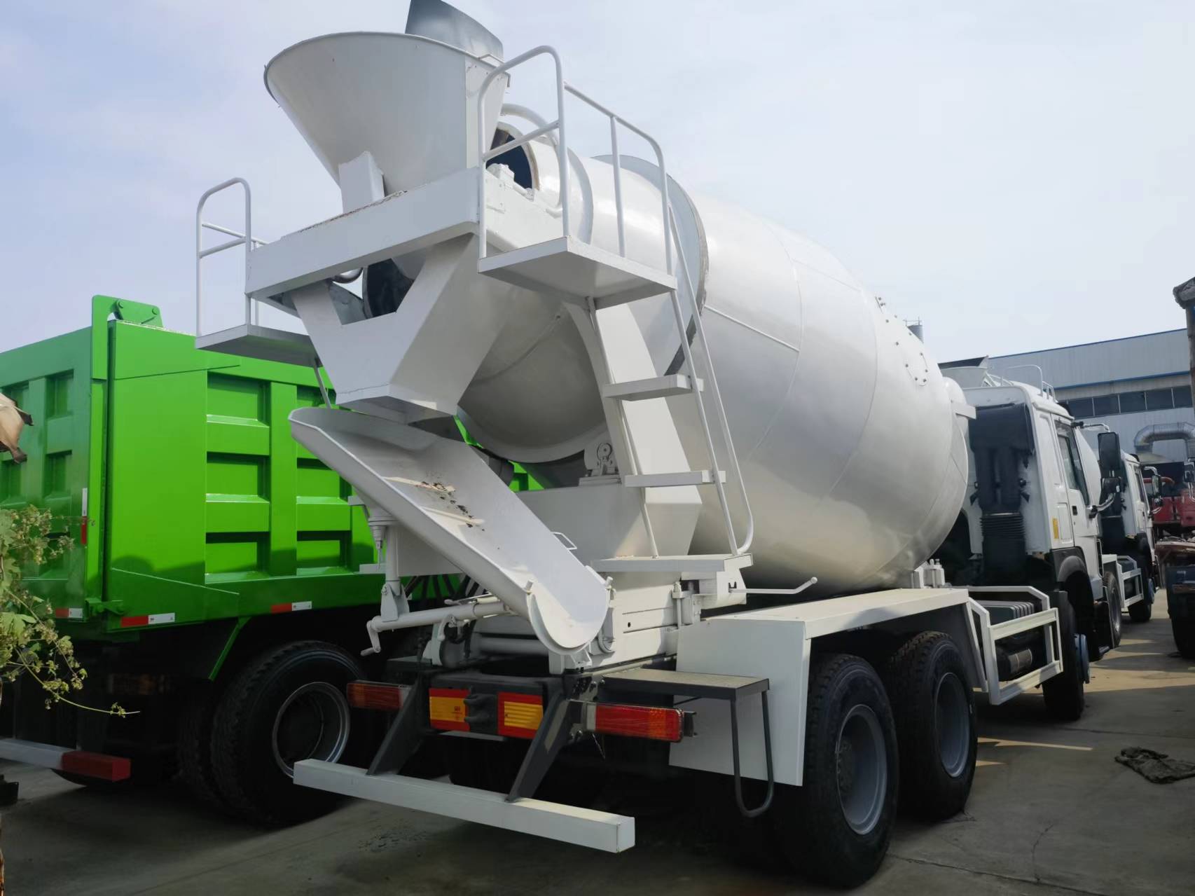 Camion malaxeur Sinotruk HOWO 371 6*4 Concrete mixer truck: photos 9