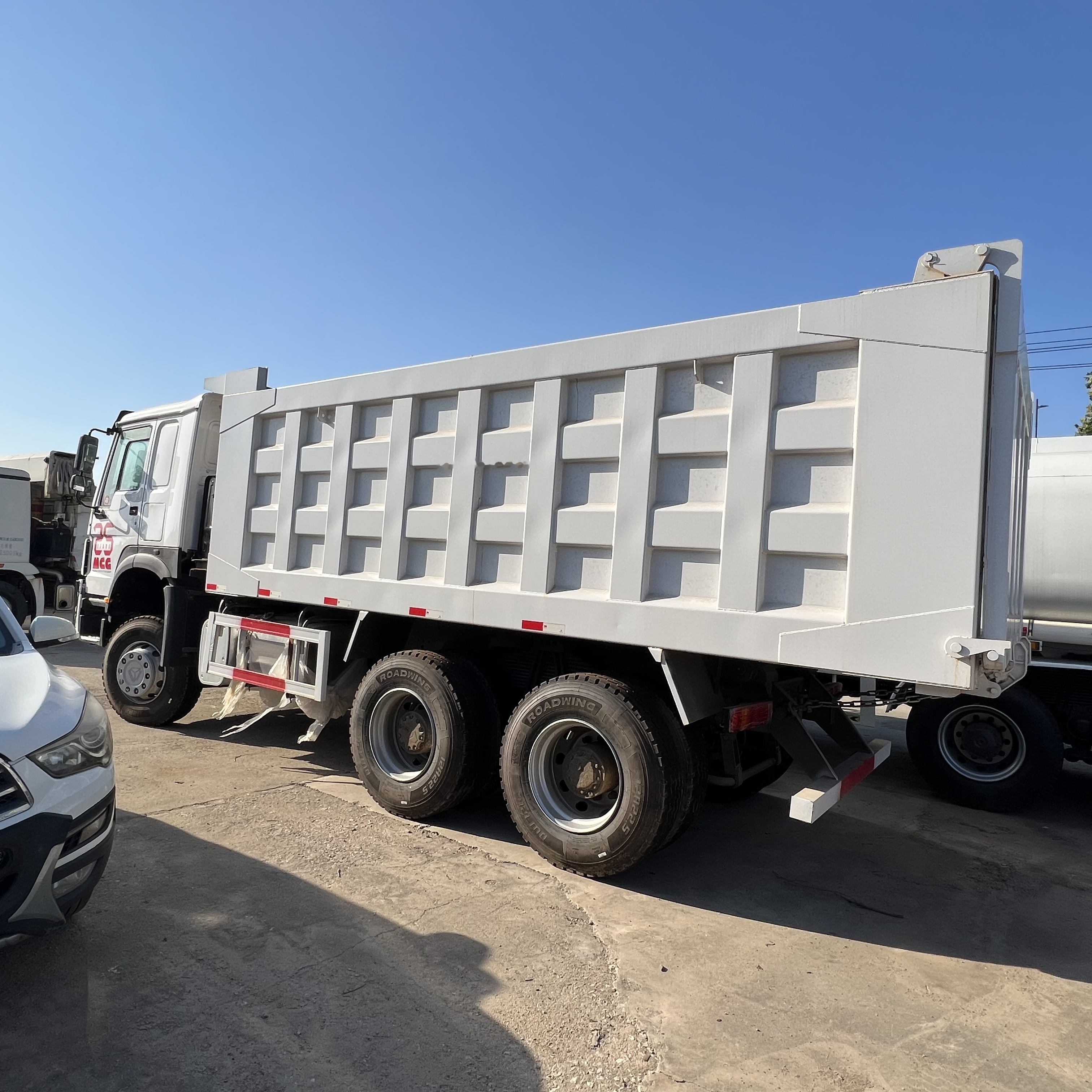Camion benne Sinotruk HOWO 371 6*4 Dump truck: photos 8