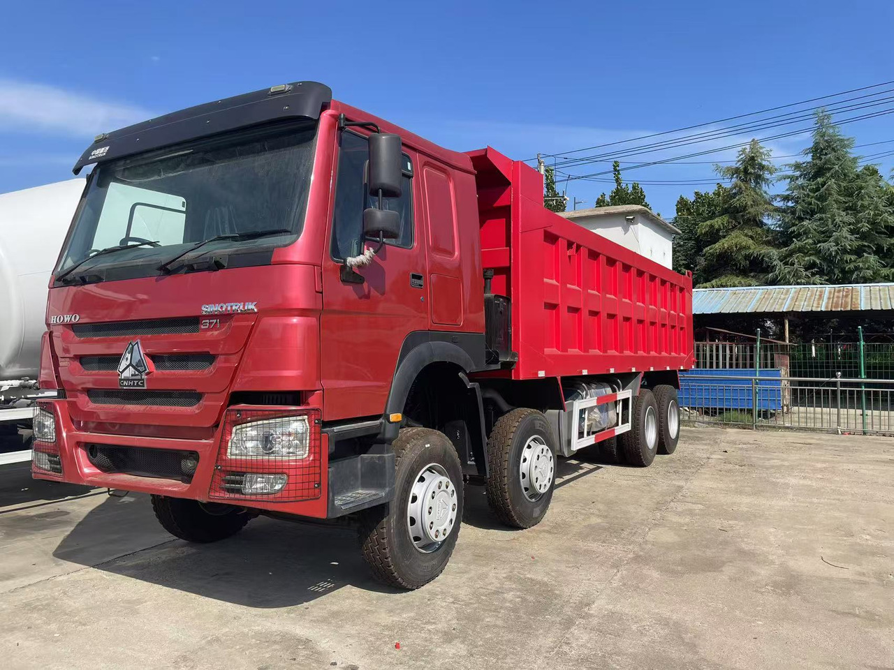 Sinotruk HOWO 371 8*4 Dump truck - Camion benne: photos 1 Sinotruk HOWO 371 8*4 Dump truck - Camion benne: photos 1