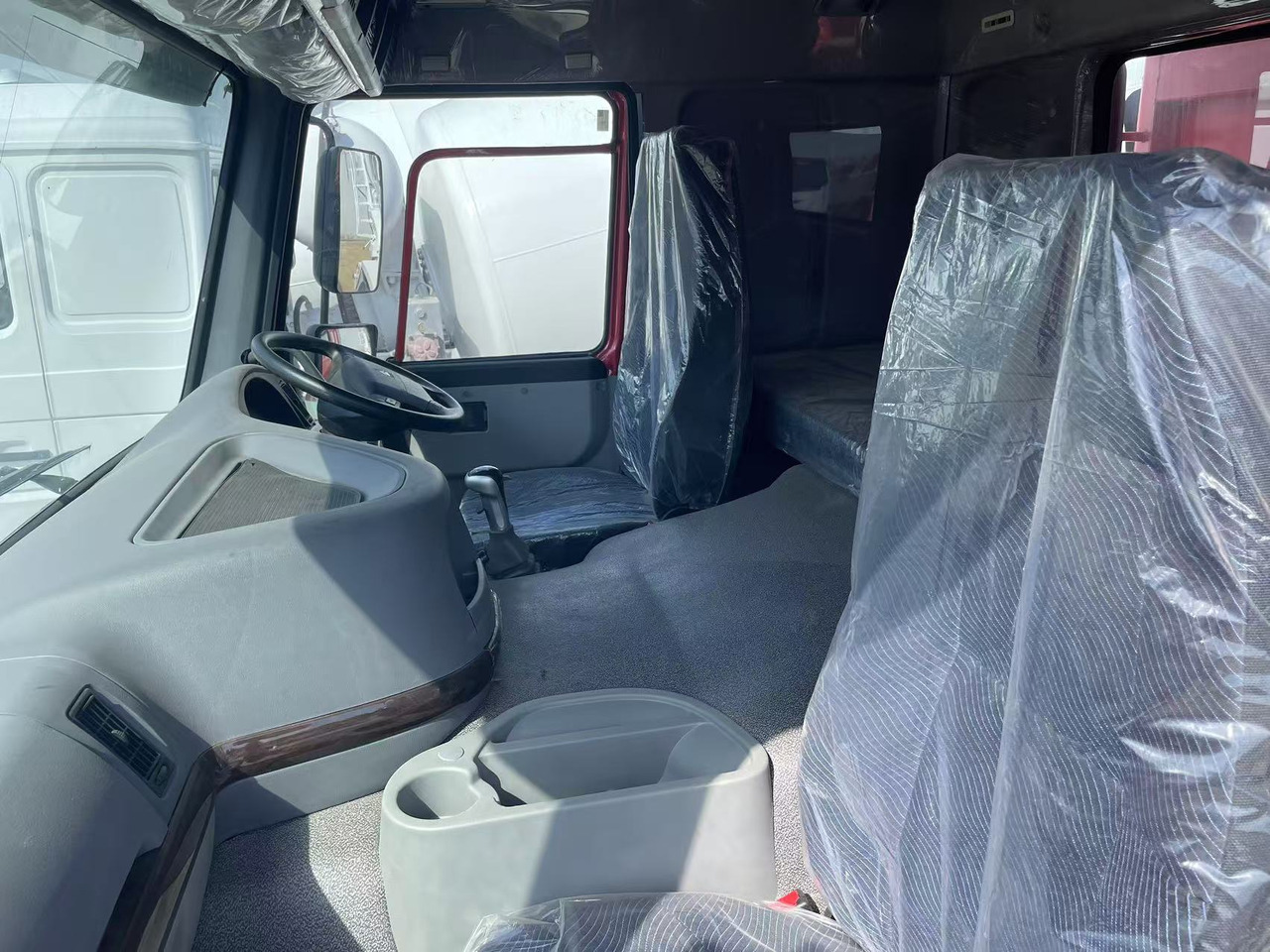 Sinotruk HOWO 371 8*4 Dump truck - Camion benne: photos 5 Sinotruk HOWO 371 8*4 Dump truck - Camion benne: photos 5