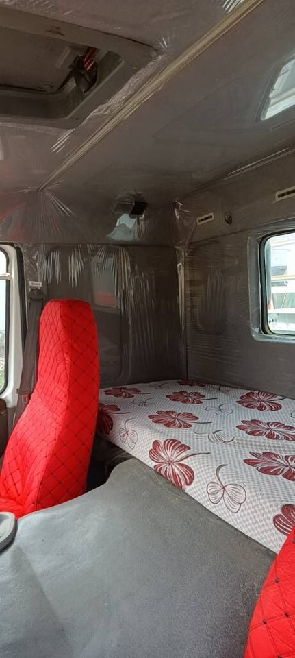 Sinotruk HOWO 6*4 sprinkler - Camion hydrocureur: photos 2 Sinotruk HOWO 6*4 sprinkler - Camion hydrocureur: photos 2