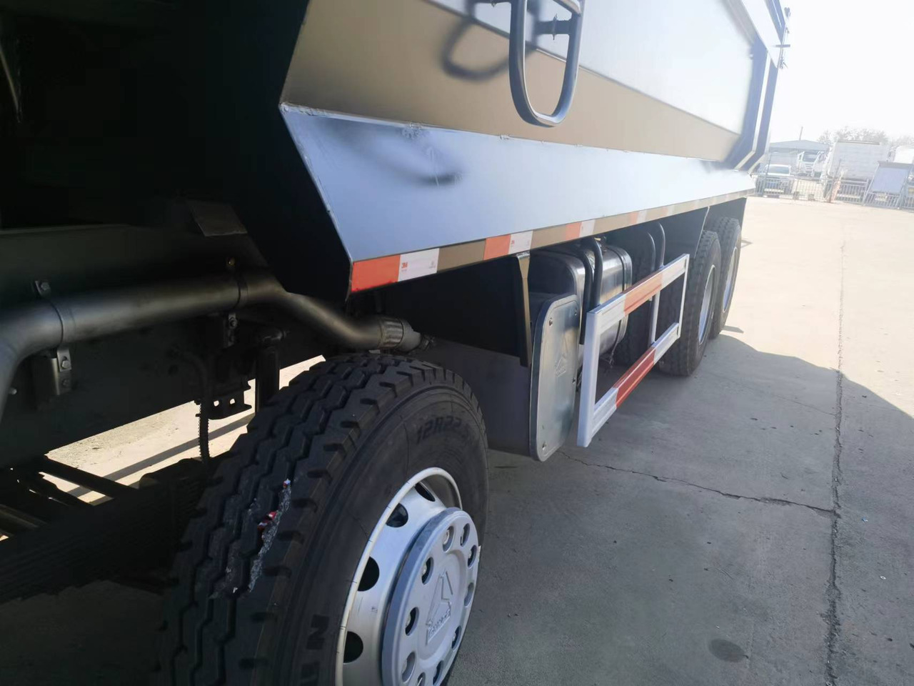 Camion benne Sinotruk HOWO 8*4 Dump truck: photos 10