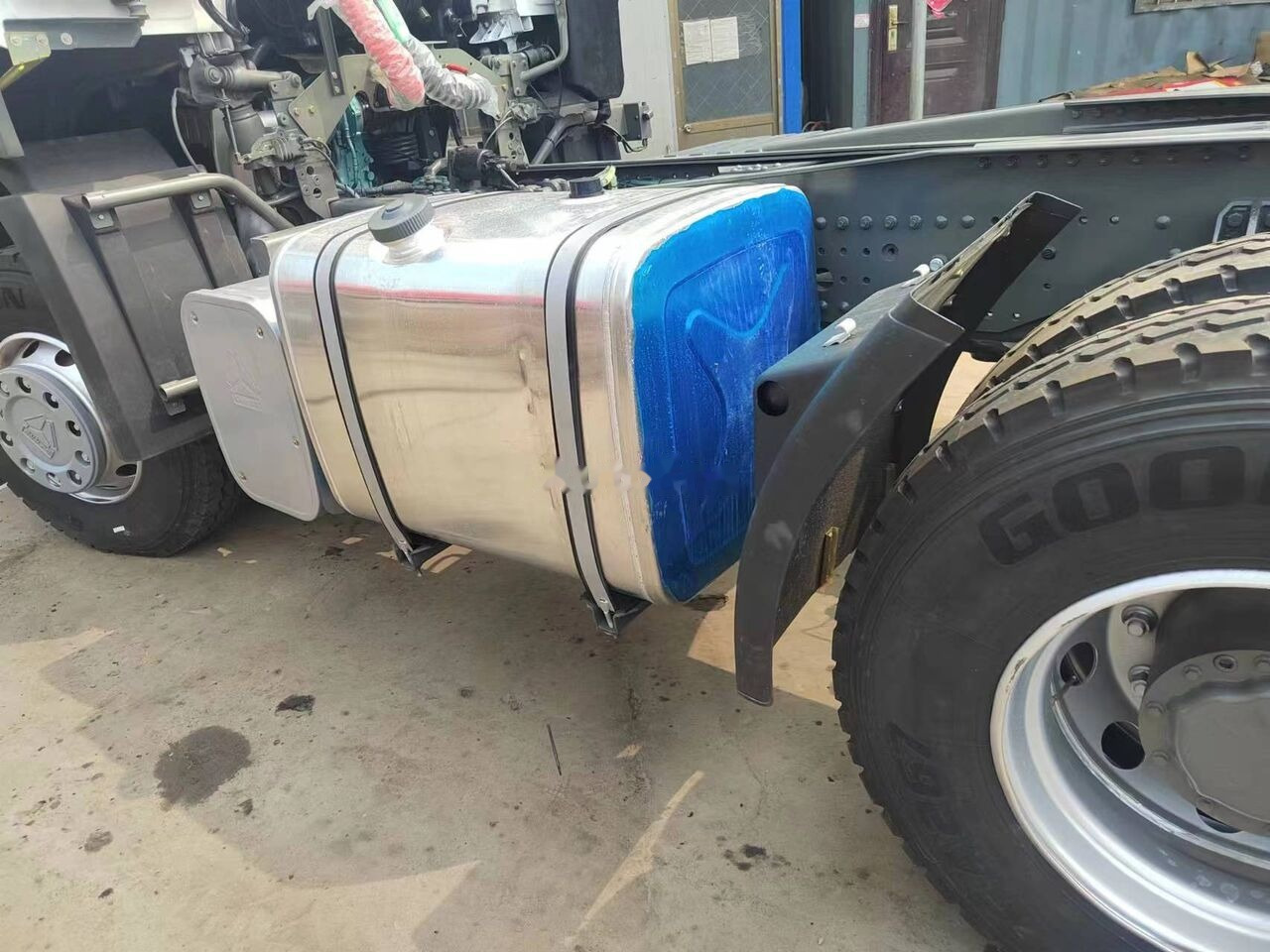 Tracteur routier Sinotruk HOWO 420HP Tractor: photos 6 Tracteur routier Sinotruk HOWO 420HP Tractor: photos 6