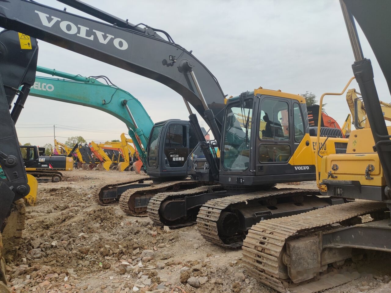 Volvo EC210B - Pelle sur chenille: photos 1 Volvo EC210B - Pelle sur chenille: photos 1