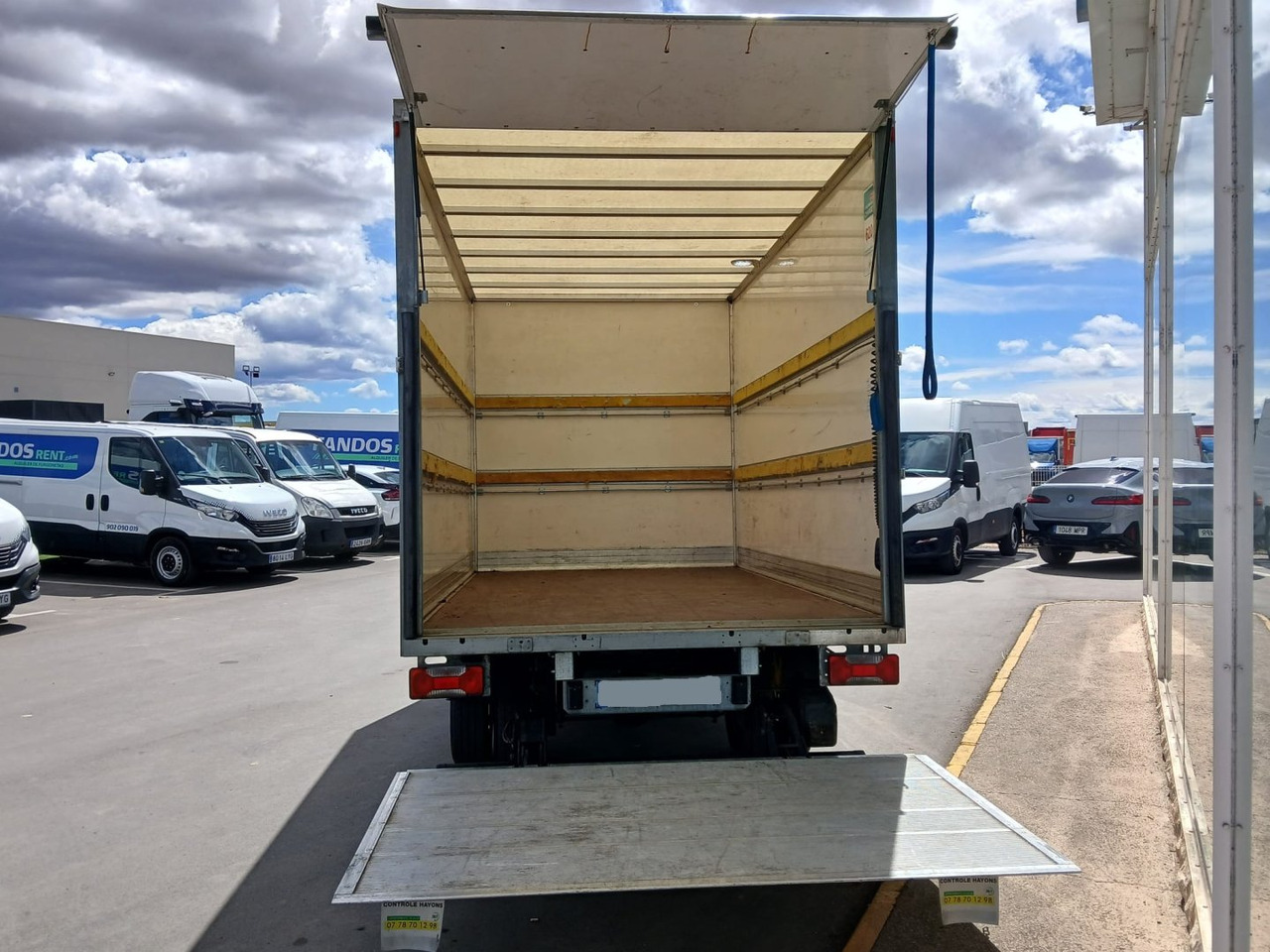 Caja cerrada con plataforma elevadora IVECO 35C16 20m3 - Fourgon grand volume: photos 5 Caja cerrada con plataforma elevadora IVECO 35C16 20m3 - Fourgon grand volume: photos 5