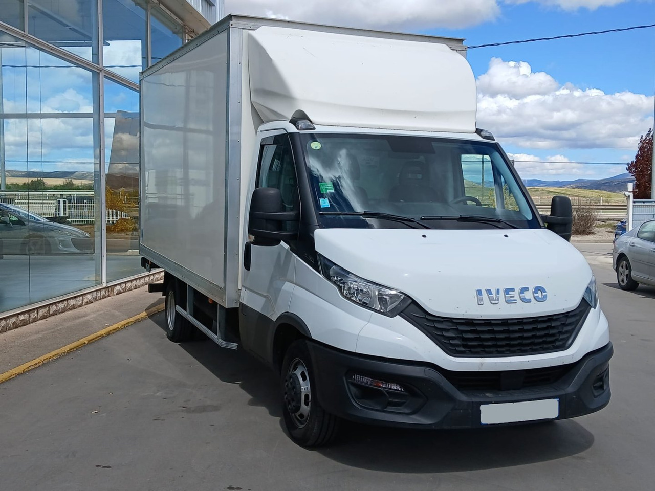 Caja cerrada con plataforma elevadora IVECO 35C16 20m3 - Fourgon grand volume: photos 3 Caja cerrada con plataforma elevadora IVECO 35C16 20m3 - Fourgon grand volume: photos 3