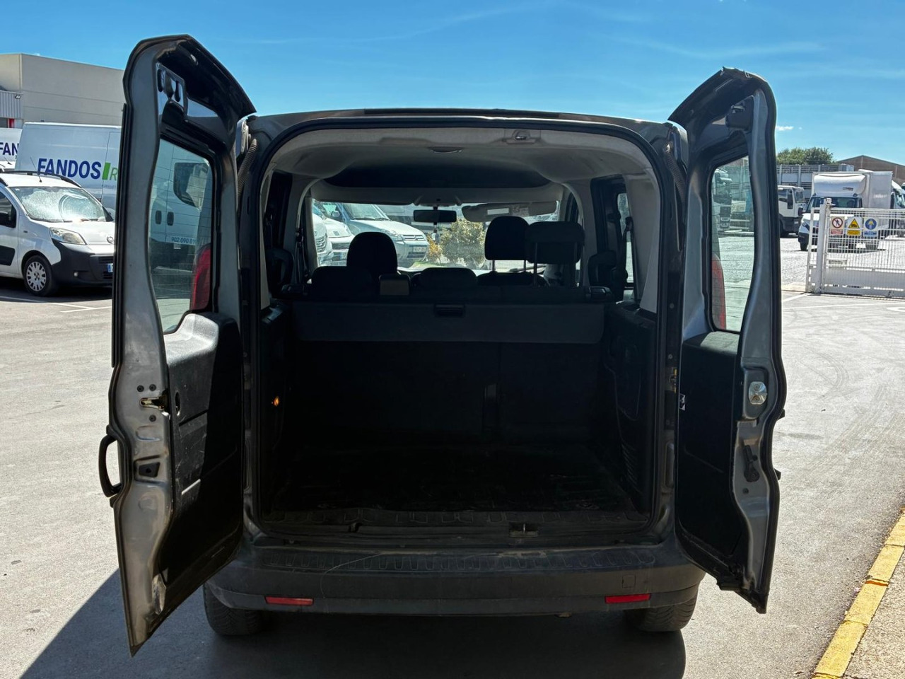 Furgón Fiat Dobló 5 plazas - Fourgon utilitaire: photos 5 Furgón Fiat Dobló 5 plazas - Fourgon utilitaire: photos 5