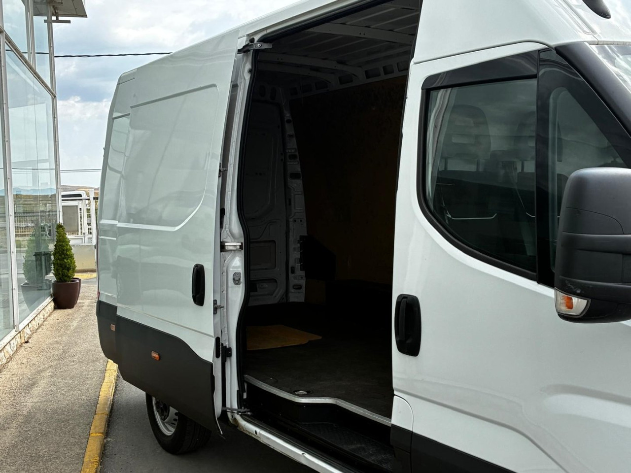 Fourgon utilitaire Furgón IVECO 35S14 V 12m3: photos 9