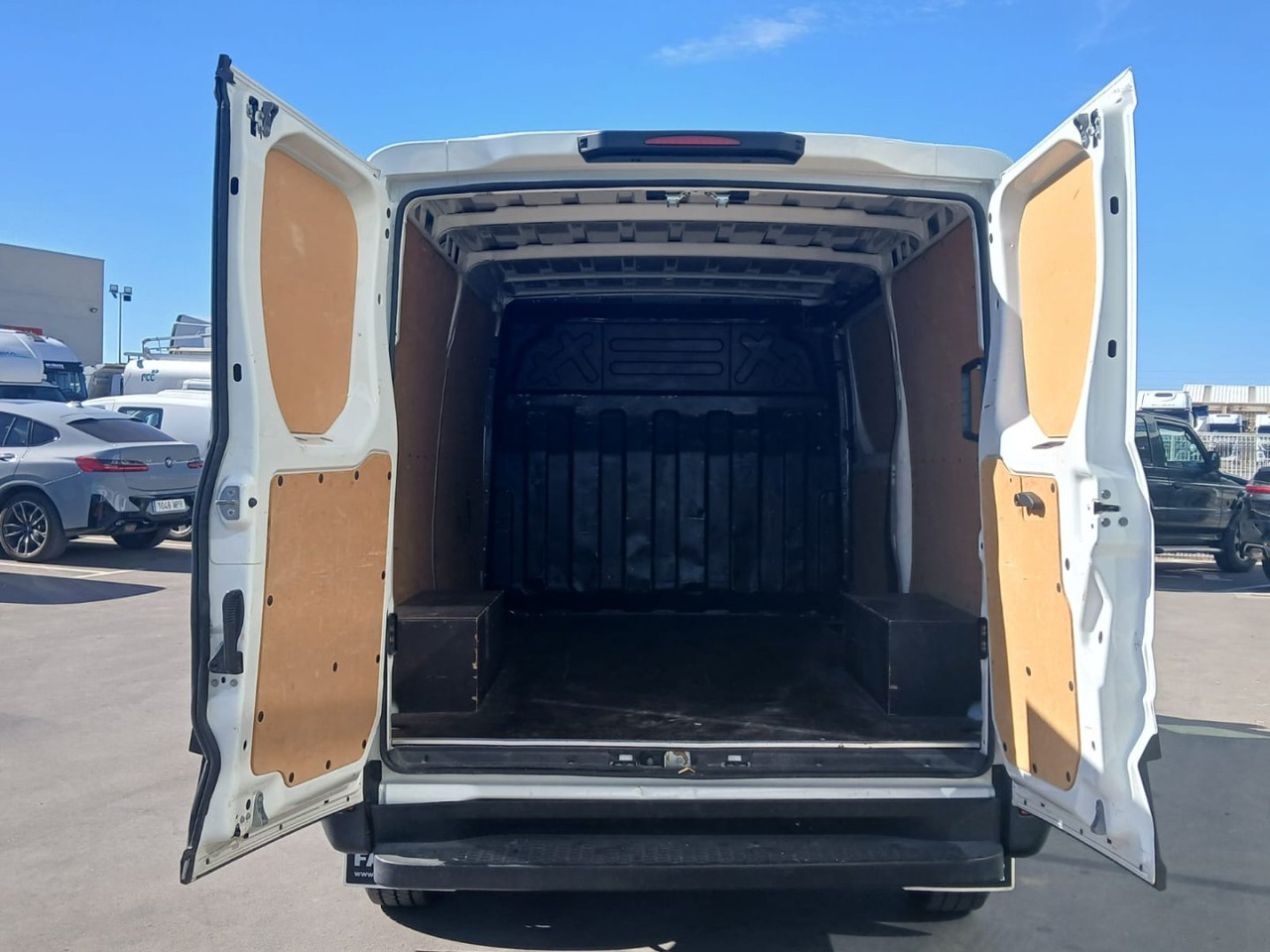 Furgón IVECO 35S16 V 9m3 - Fourgon utilitaire: photos 5 Furgón IVECO 35S16 V 9m3 - Fourgon utilitaire: photos 5