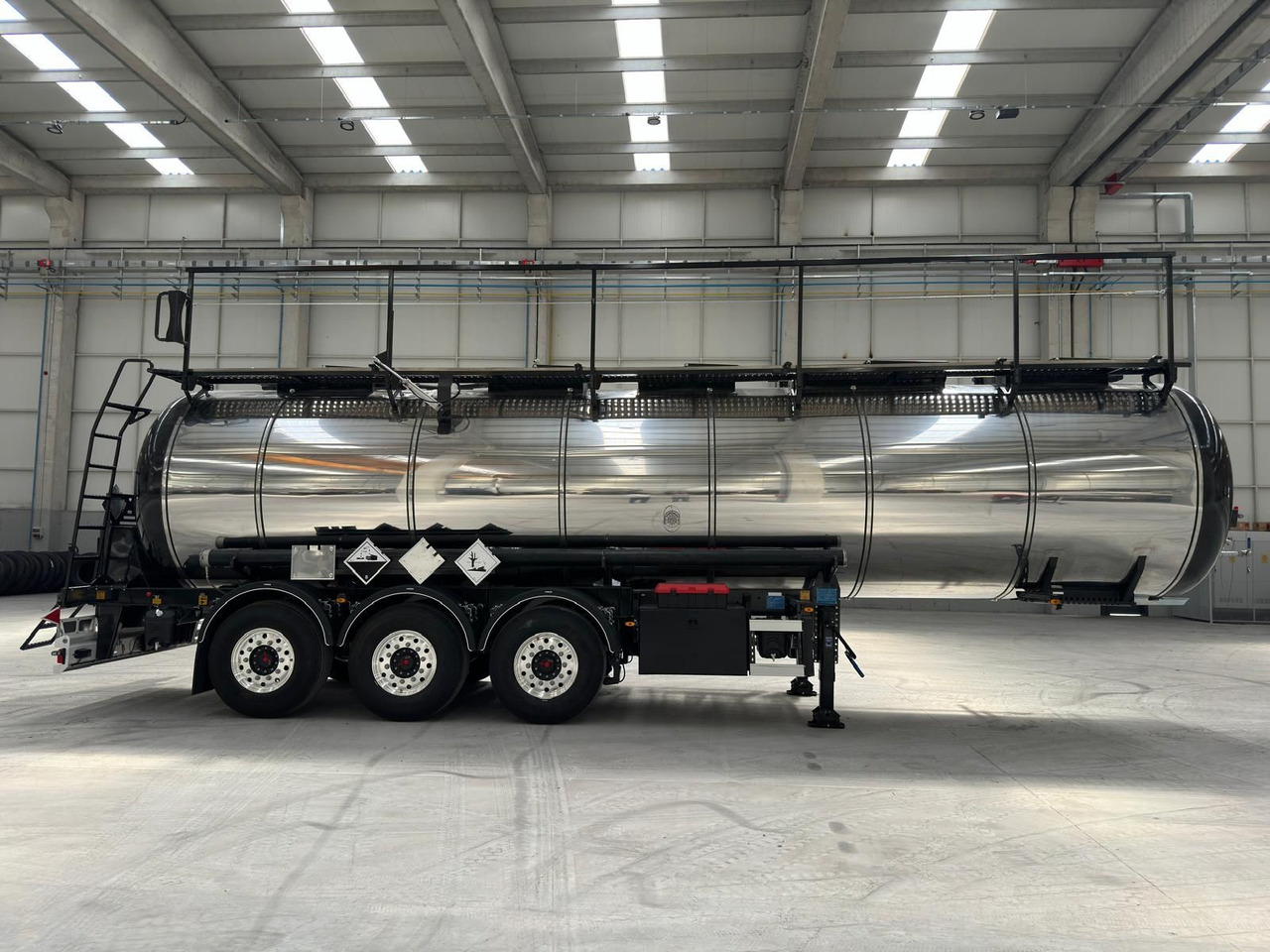 NURSAN Stainless Steel L4BH Tanker - Semi-remorque citerne: photos 1 NURSAN Stainless Steel L4BH Tanker - Semi-remorque citerne: photos 1