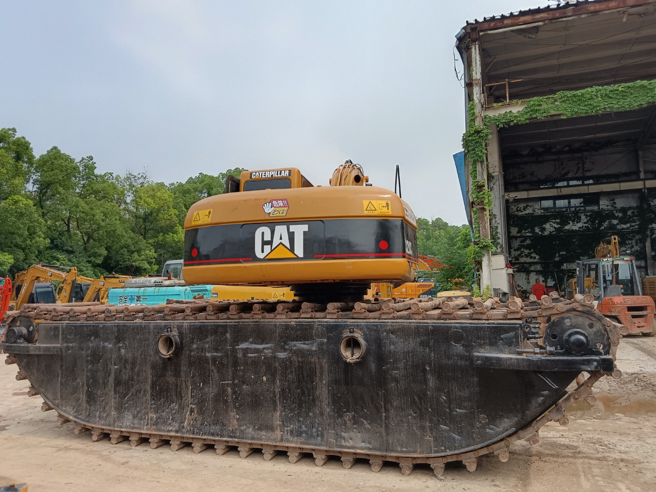 CATERPILLAR 320 BL 320 CL Customizable Dredger - Excavatrice amphibie: photos 2 CATERPILLAR 320 BL 320 CL Customizable Dredger - Excavatrice amphibie: photos 2