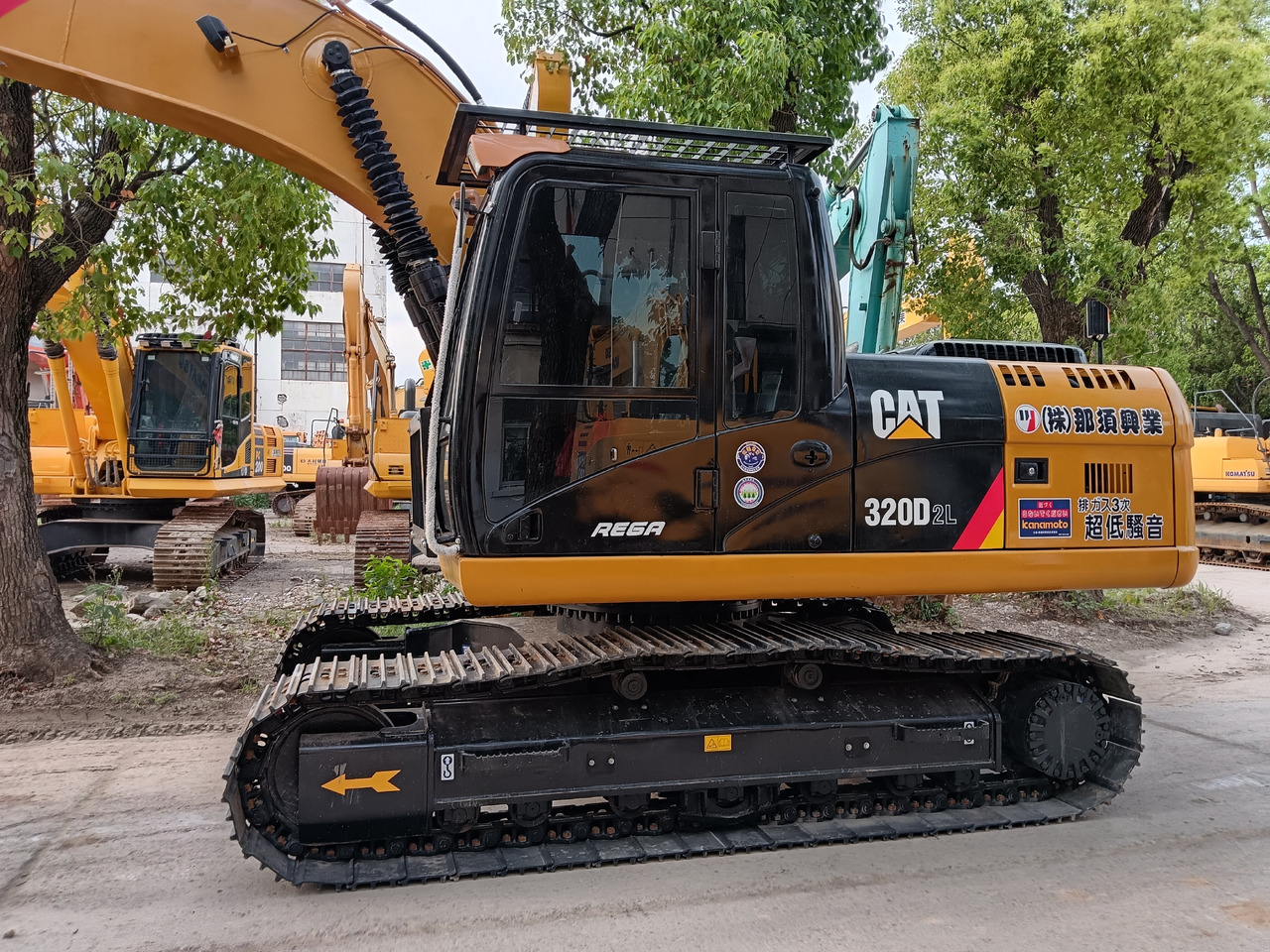 CATERPILLAR 320 D2 L CAT 320D2 L - Pelle sur chenille: photos 1 CATERPILLAR 320 D2 L CAT 320D2 L - Pelle sur chenille: photos 1