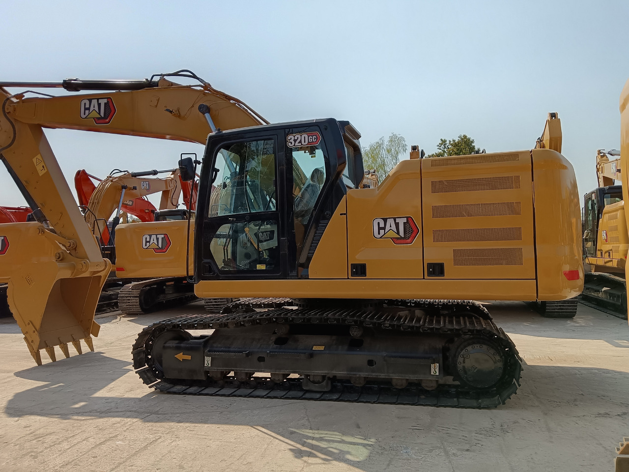 CATERPILLAR 320 GC CAT 320GC - Pelle sur chenille: photos 1 CATERPILLAR 320 GC CAT 320GC - Pelle sur chenille: photos 1