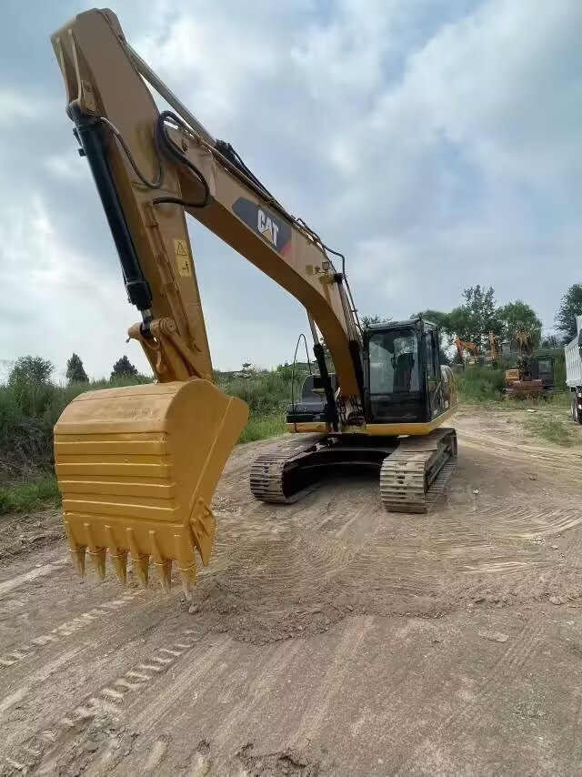 CATERPILLAR 320D2L CAT 320D - Pelle sur chenille: photos 2 CATERPILLAR 320D2L CAT 320D - Pelle sur chenille: photos 2