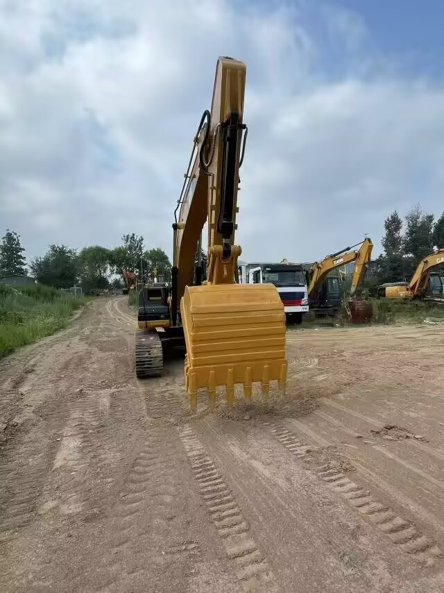 CATERPILLAR 320D2L CAT 320D - Pelle sur chenille: photos 5 CATERPILLAR 320D2L CAT 320D - Pelle sur chenille: photos 5