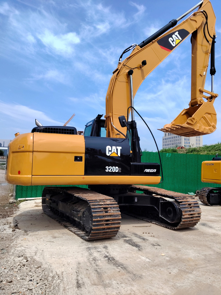 CATERPILLAR 320D2L with C7.1 ENGINE CAT 320D2 L 320 D 2 L C 7.1 ENGINE - Pelle sur chenille: photos 1 CATERPILLAR 320D2L with C7.1 ENGINE CAT 320D2 L 320 D 2 L C 7.1 ENGINE - Pelle sur chenille: photos 1