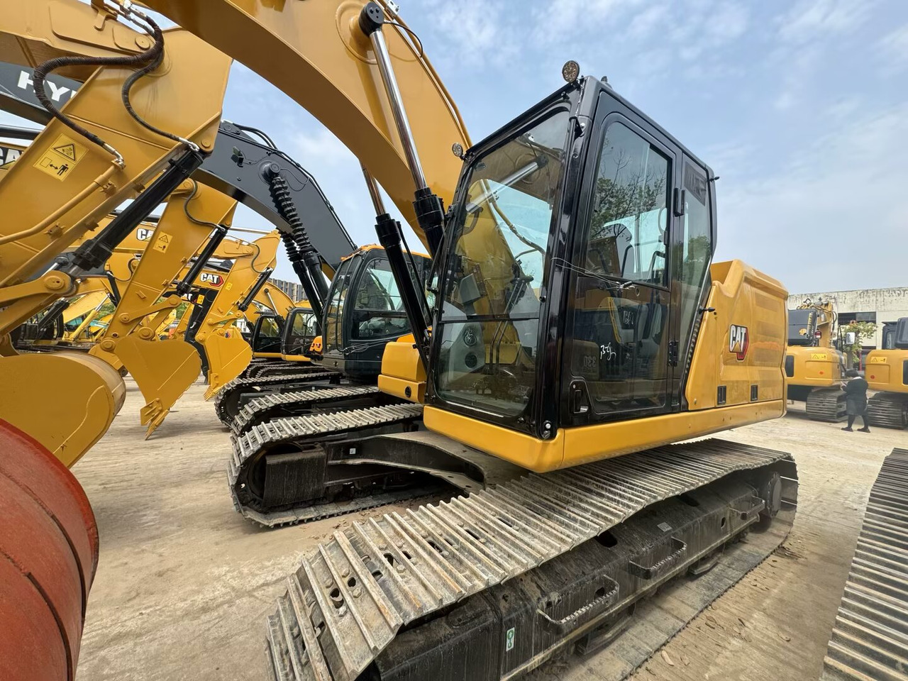 CATERPILLAR 323 GC CAT 323GC 336D2L 349D2L - Pelle sur chenille: photos 1 CATERPILLAR 323 GC CAT 323GC 336D2L 349D2L - Pelle sur chenille: photos 1